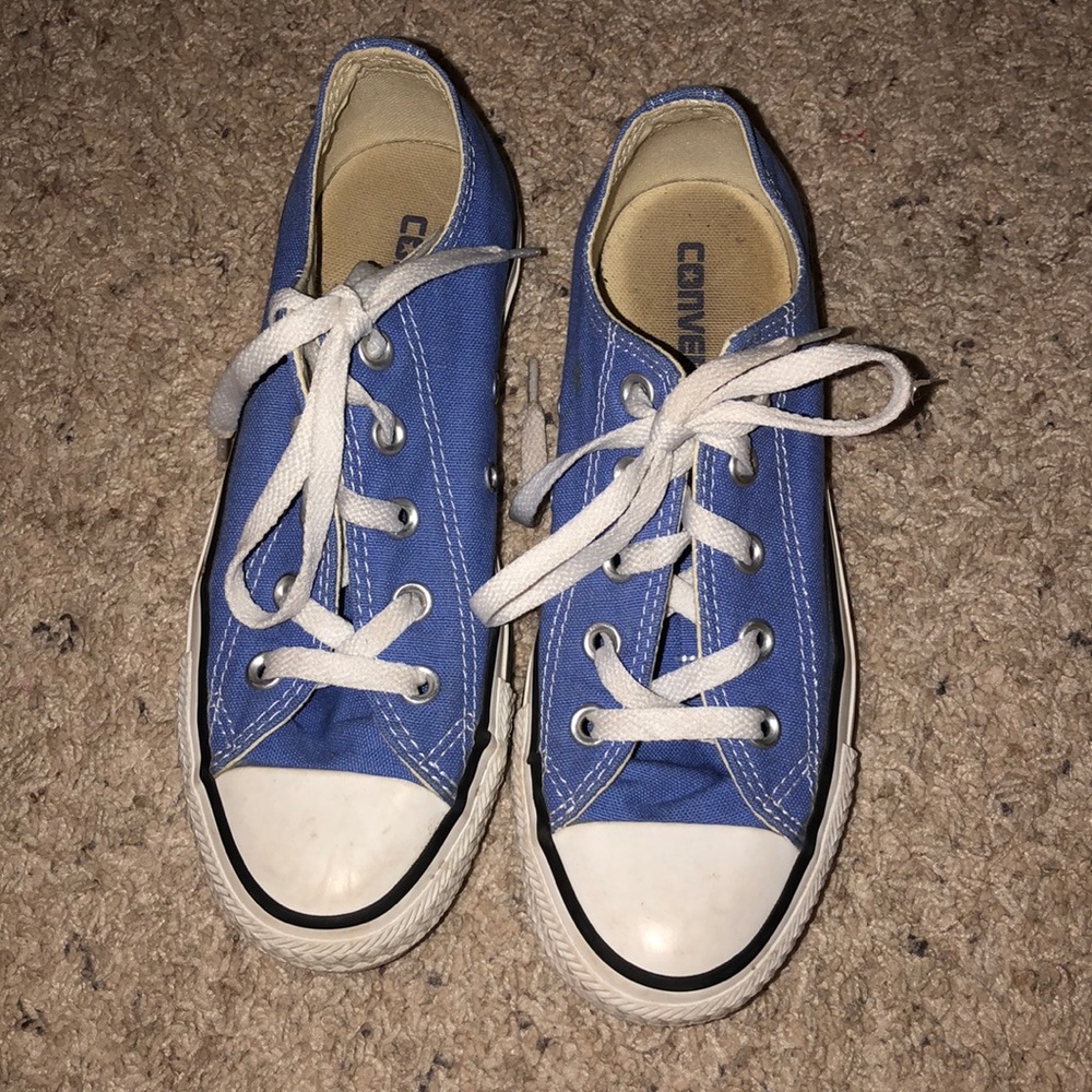 Purple/blueish converse!